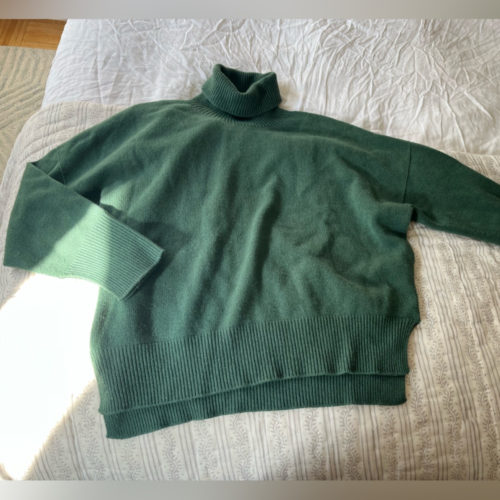 Peresico wool/cashmere turtleneck. M